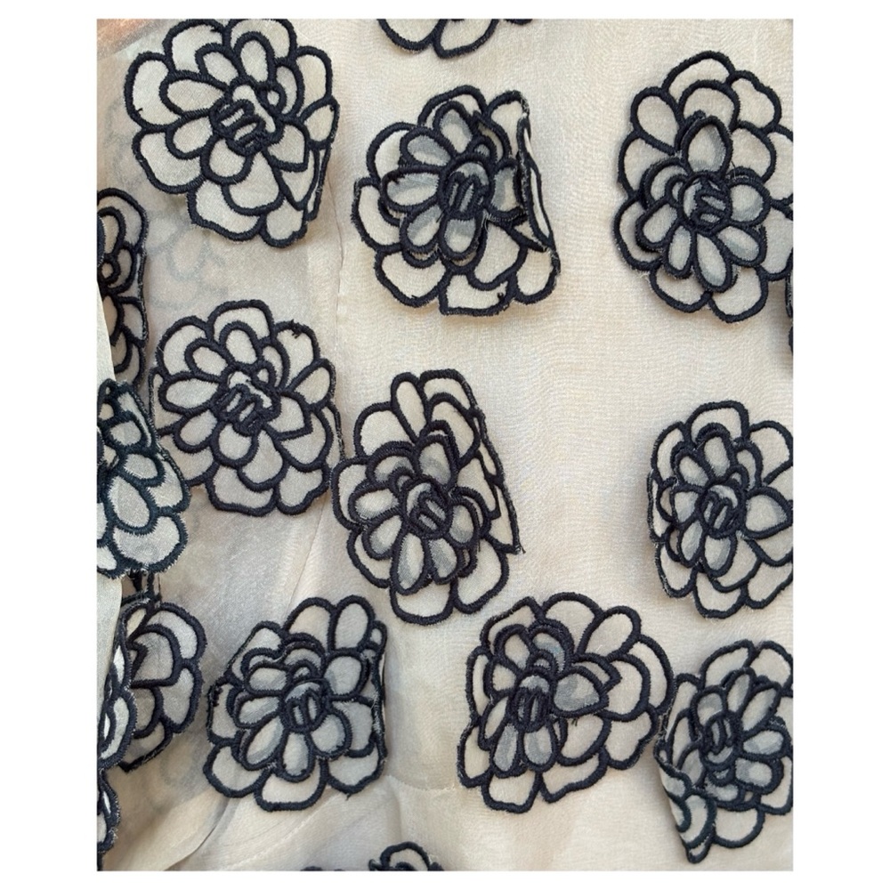 NWT Anthropologie Let Me Be Cropped Button Back Floral Appliqué Top  Size Medium - Picture 8 of 13